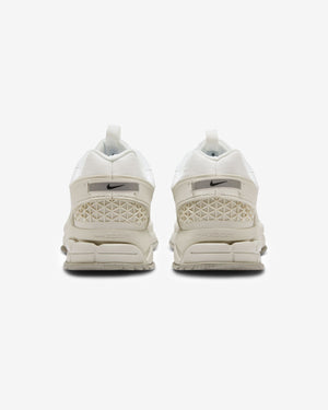 NIKE ZOOM VOMERO ROAM - SUMMITWHITE/ LIGHTBONE