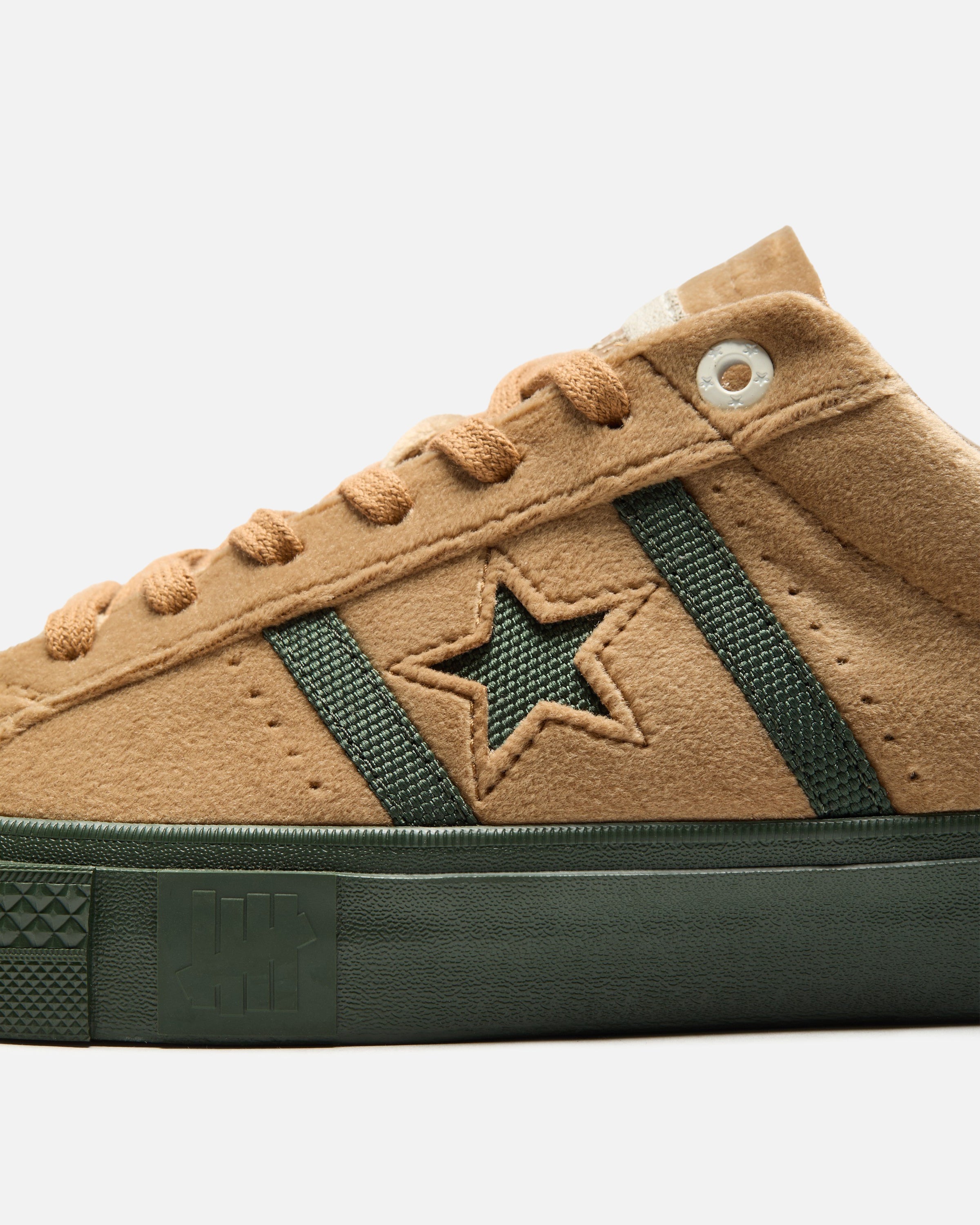 UNDEFEATED X CONVERSE ONE STAR ACADEMY PRO OX - BROWN