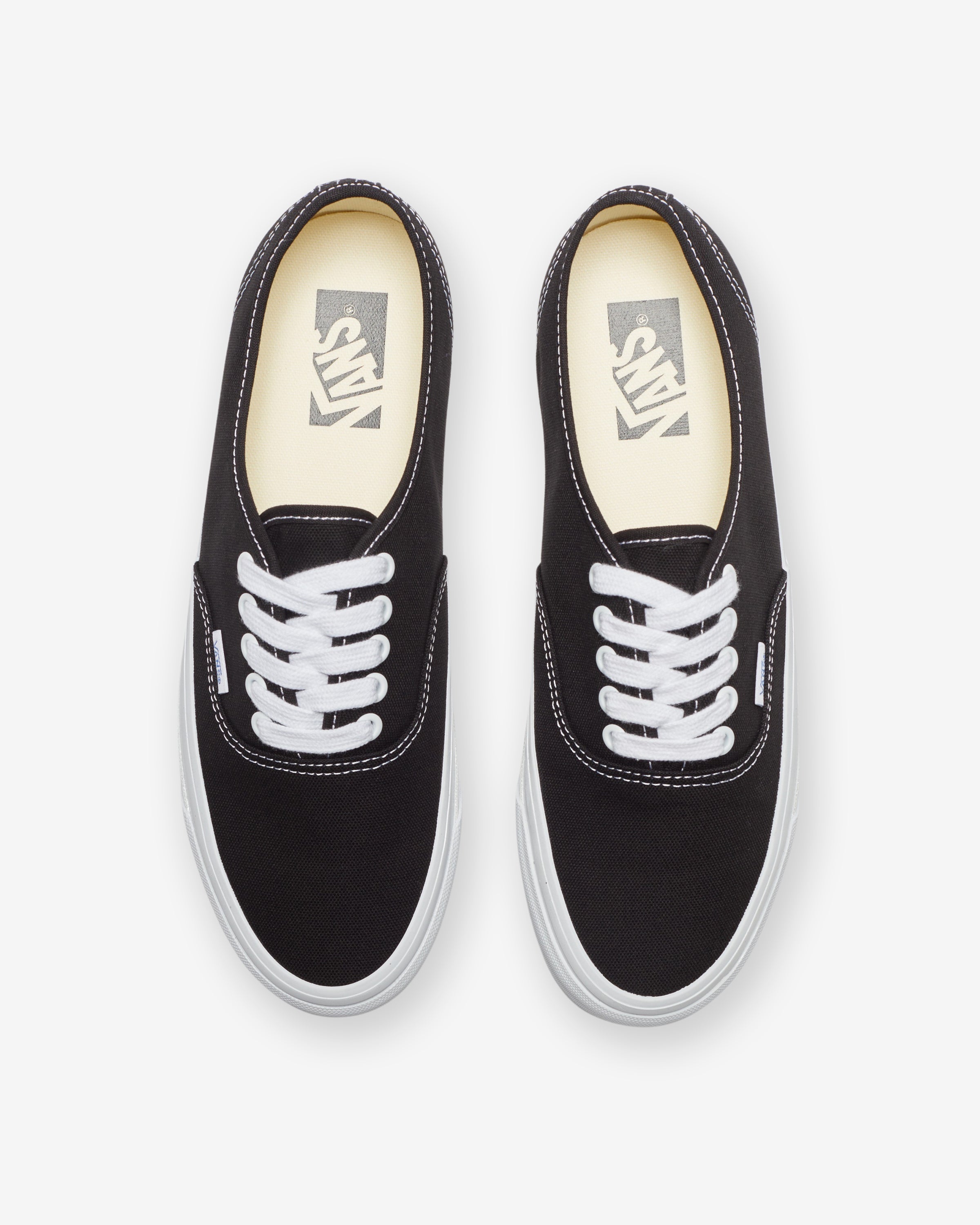 VANS PREMUIM AUTHENTIC 44 - BLACK/ WHITE