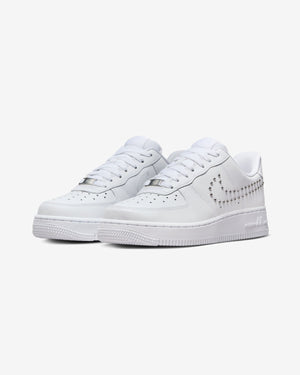 NIKE WOMEN'S AIR FORCE 1 '07 - WHITE/ CHROME/ METALLICSILVER