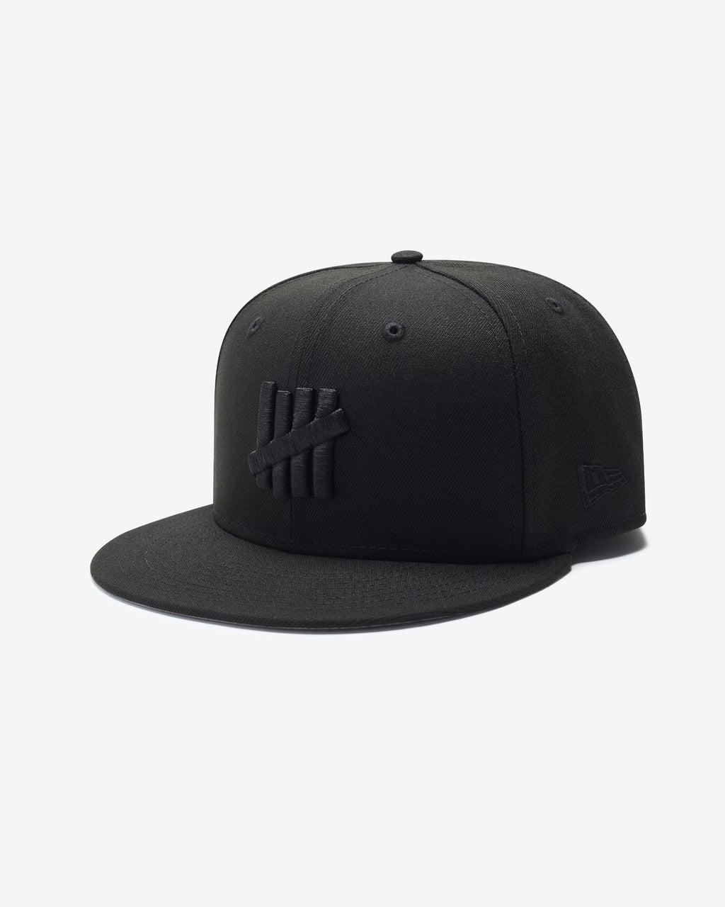 UNDEFEATED X NE MONOCHROME ICON FITTED - BLACK