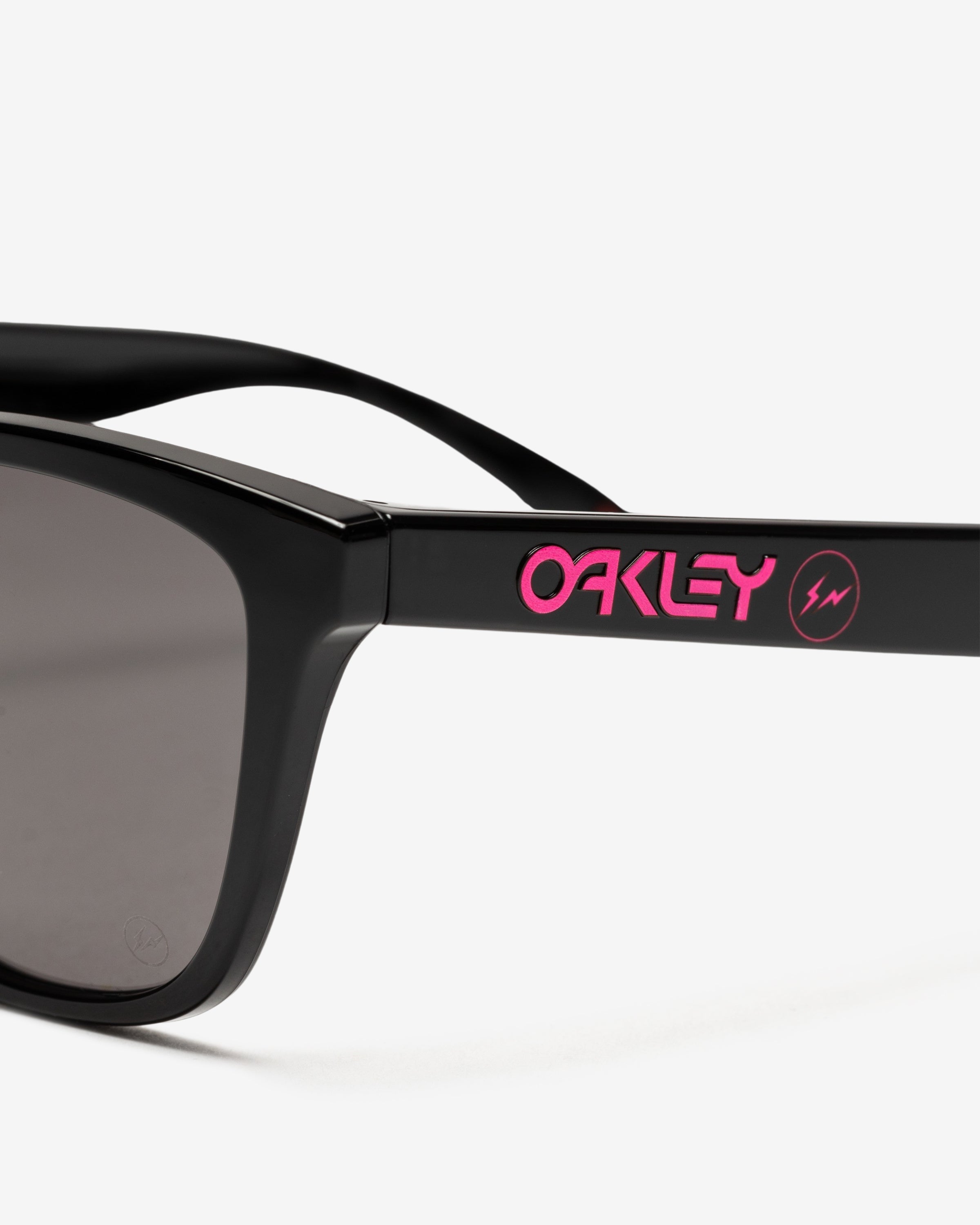 OAKLEY X FRAGMENT FROGSKINS - PINK/ PRIZMGREY – Undefeated