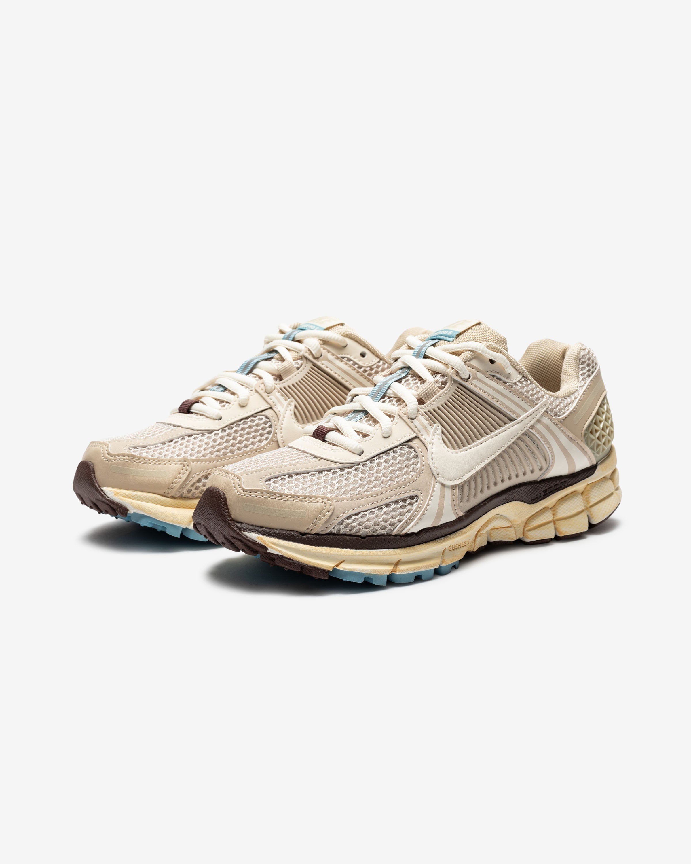 NIKE WOMENS ZOOM VOMERO 5 - OATMEAL/ PALEIVORY/ SAIL