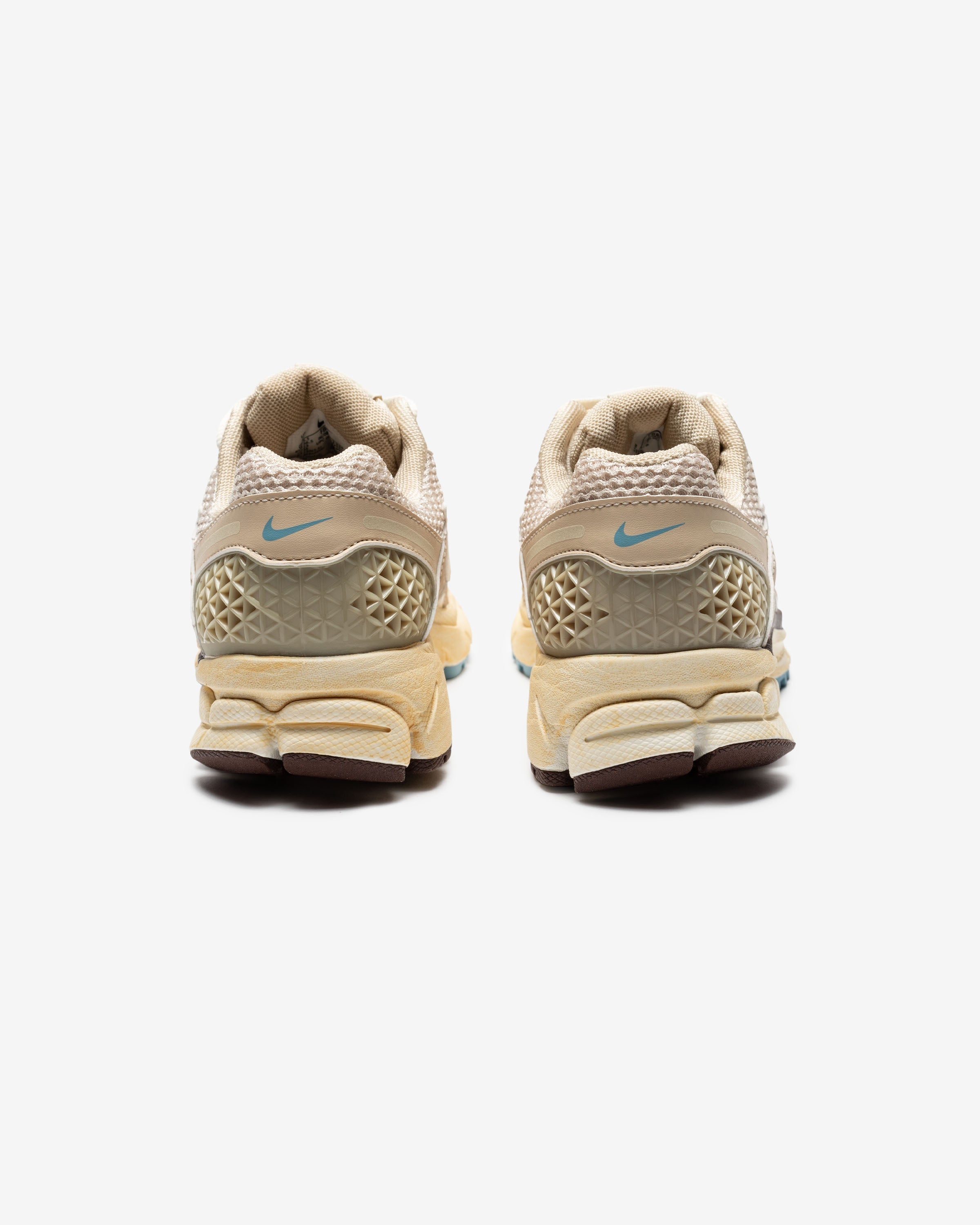 NIKE WOMENS ZOOM VOMERO 5 - OATMEAL/ PALEIVORY/ SAIL