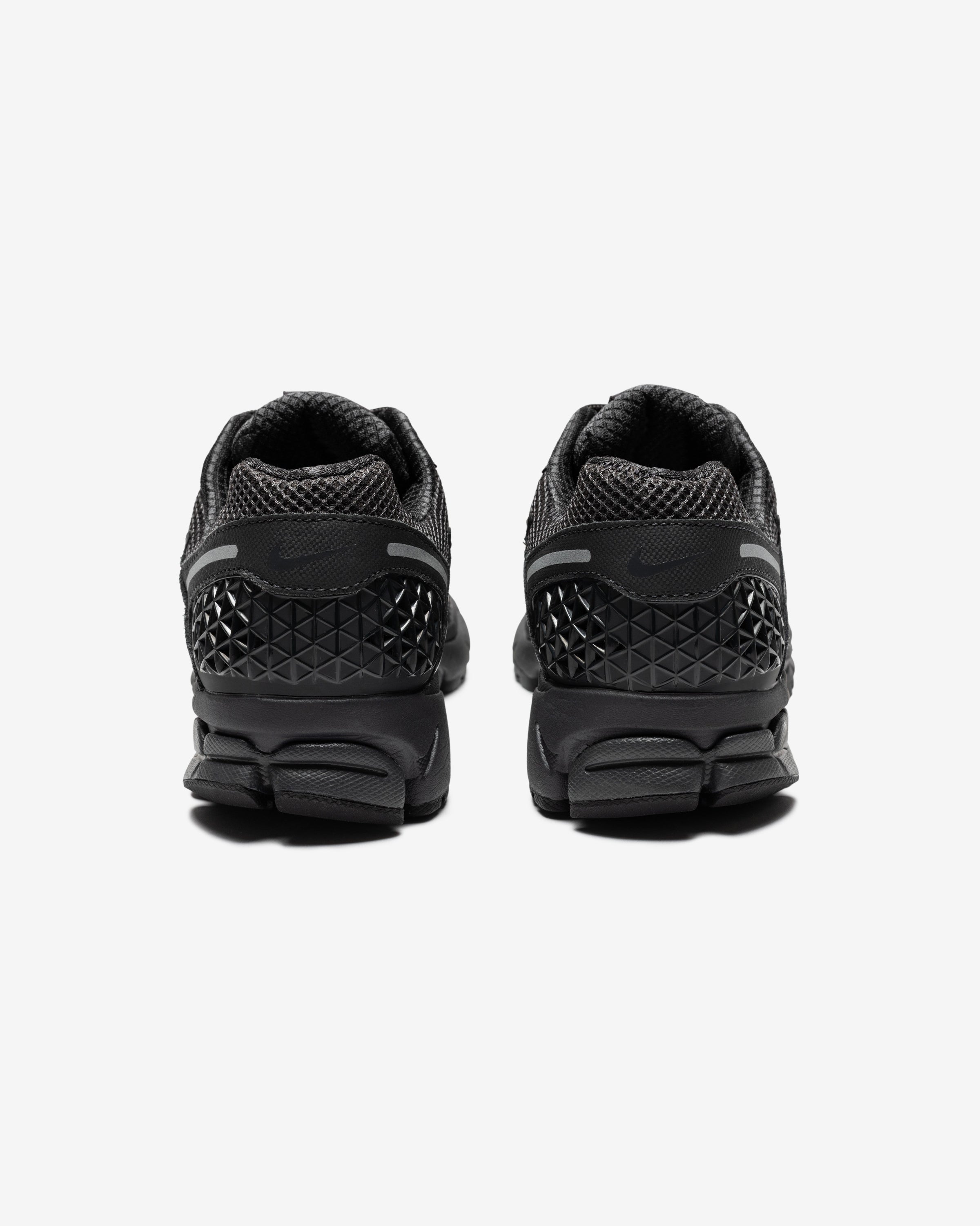 NIKE ZOOM VOMERO 5 SP - ANTHRACITE/ BLACK/ WOLFGREY â Undefeated
